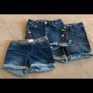 Lot of three pair of girls’ stretchy denim shorts size M(7/8) Cat & Jack & SO